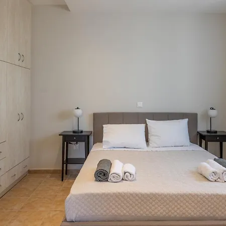 Erato - Private Pool Fársa