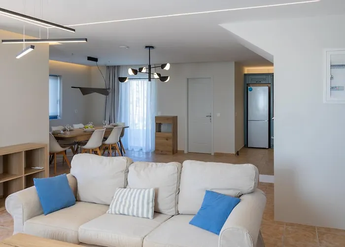 Erato - Private Pool