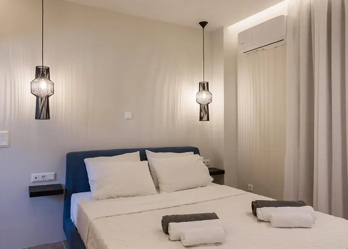 Erato - Private Pool * Fársa